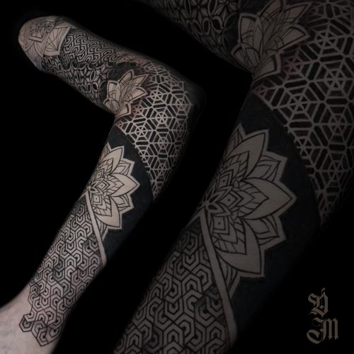 geometric-pattern-sleeve-black